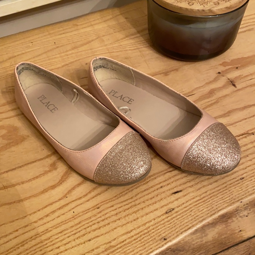 Girls size 12 pink sparkle toe flats.